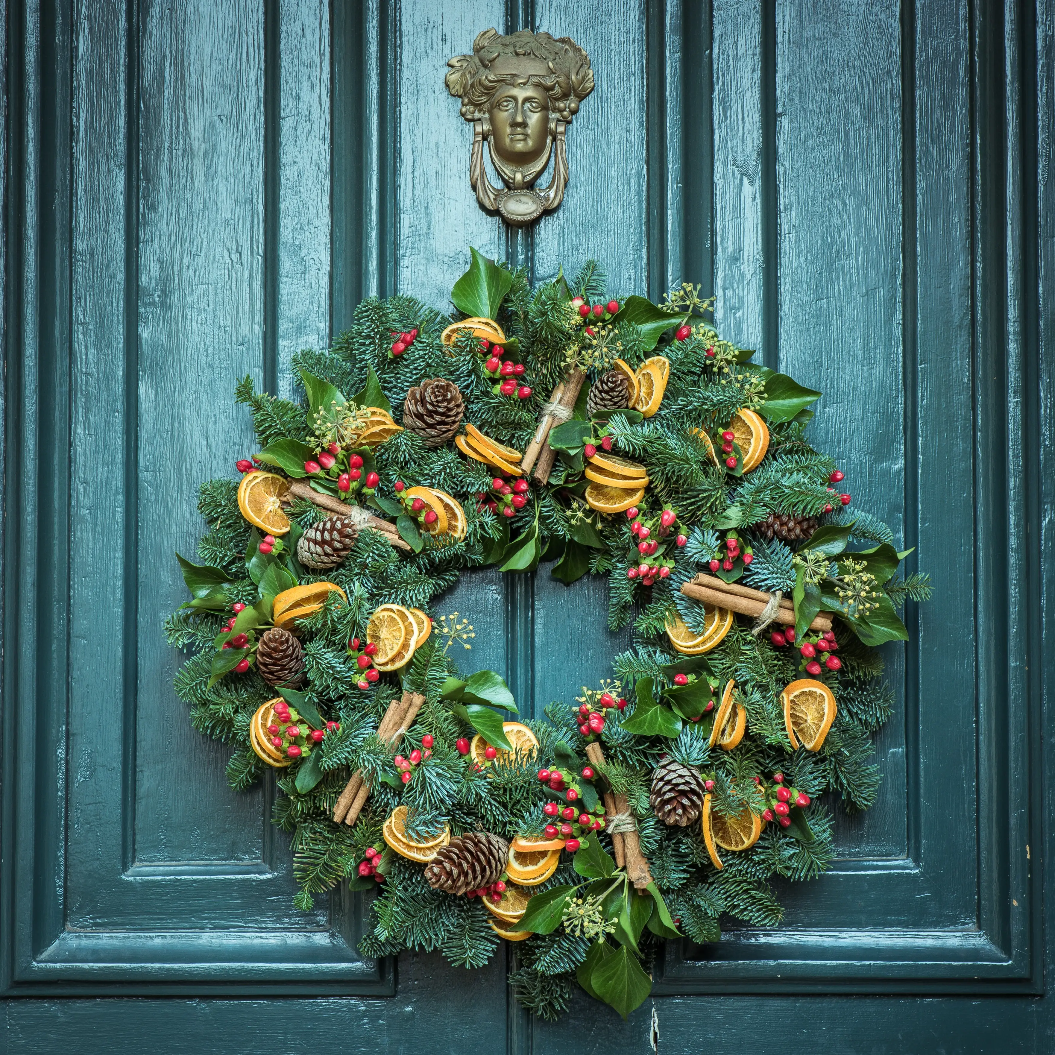 Wholesale Handmade Window Door Hanging Decoration Red Berry Wooden Christmas Wreath