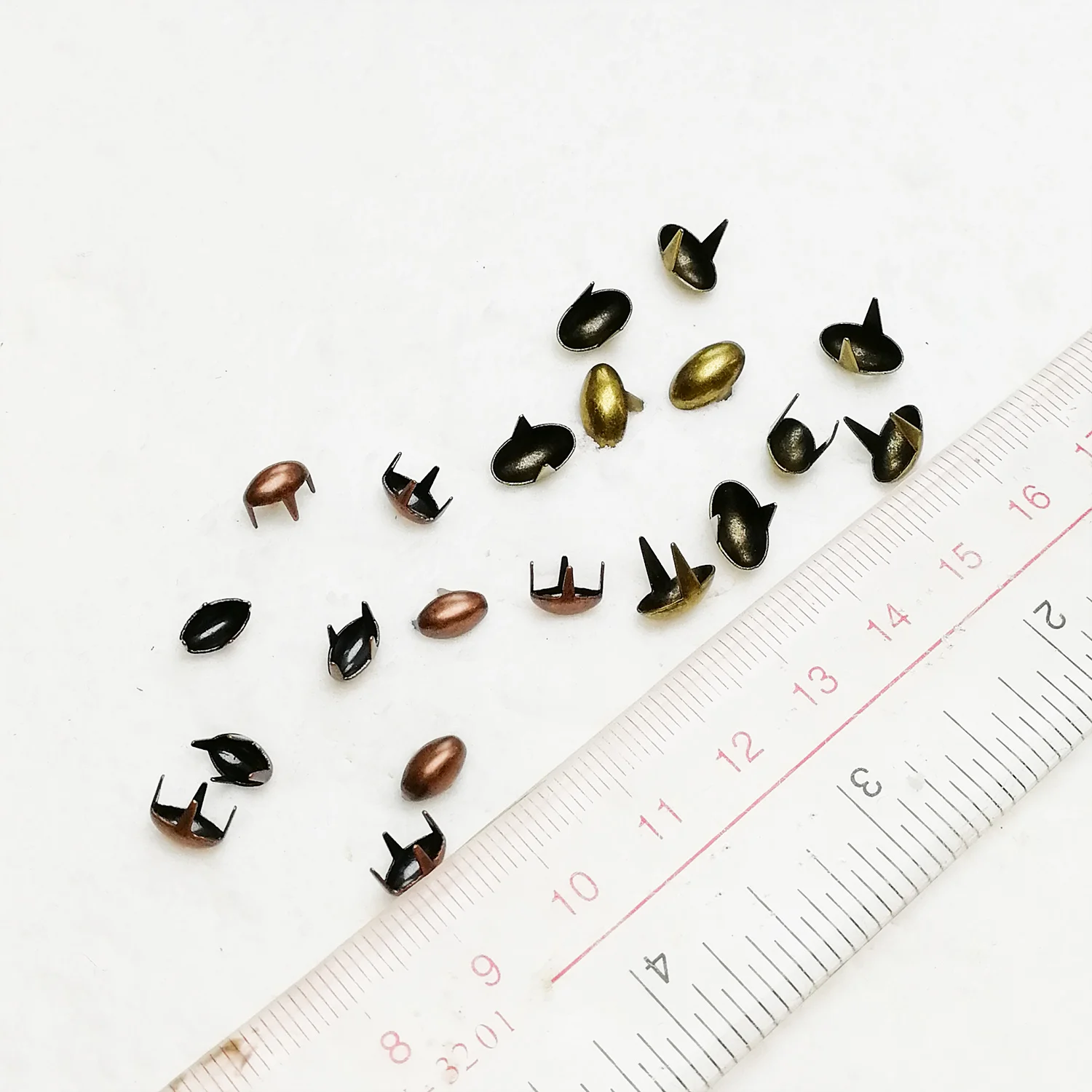 High Quality Customized Small Oval Antique Brass Claw Nail Rivet for Wedding DIY Gift Bag Accessories