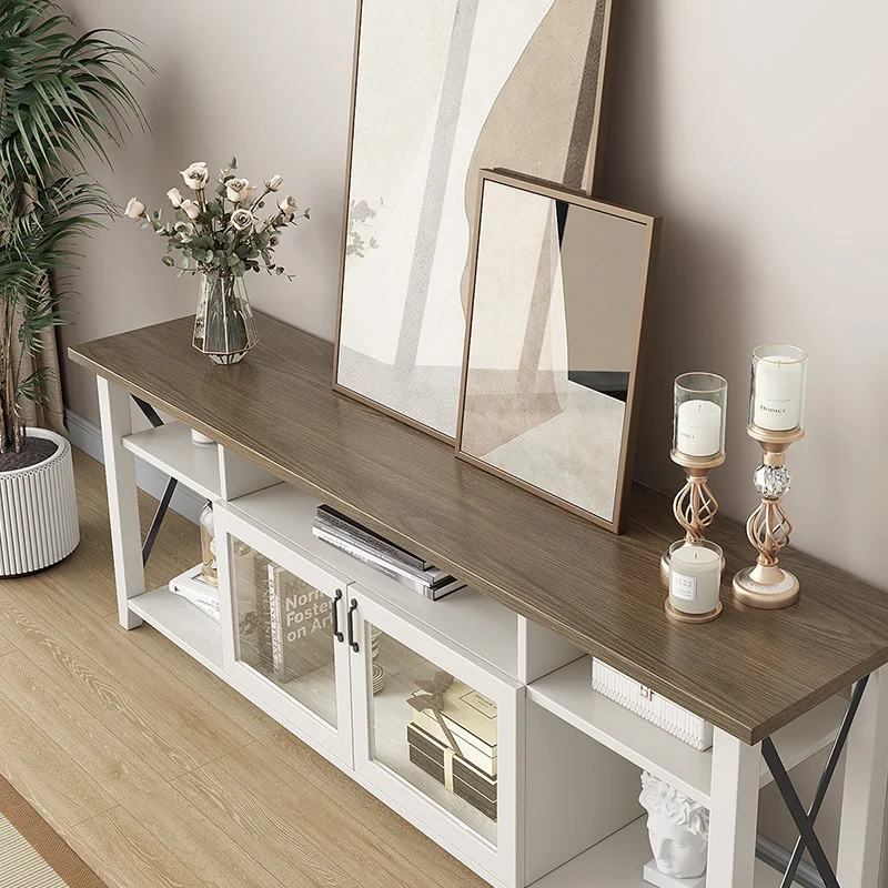 Недорогой большой вместительный деревянный ТВ-шкаф для хранения в маленькой квартире