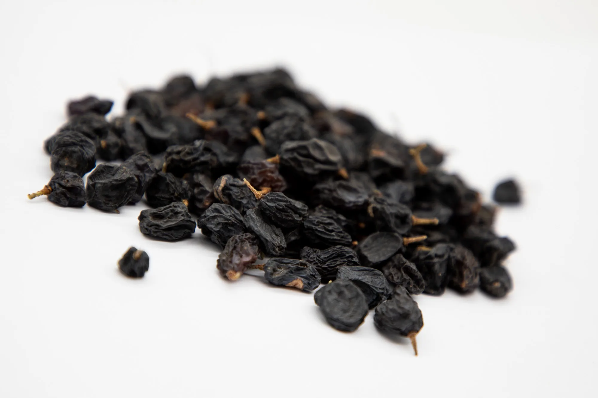 Оптовая продажа, сушеный виноград высокого класса без ГМО из Узбекистана, сладкий черный изюм, натуральная здоровая закуска