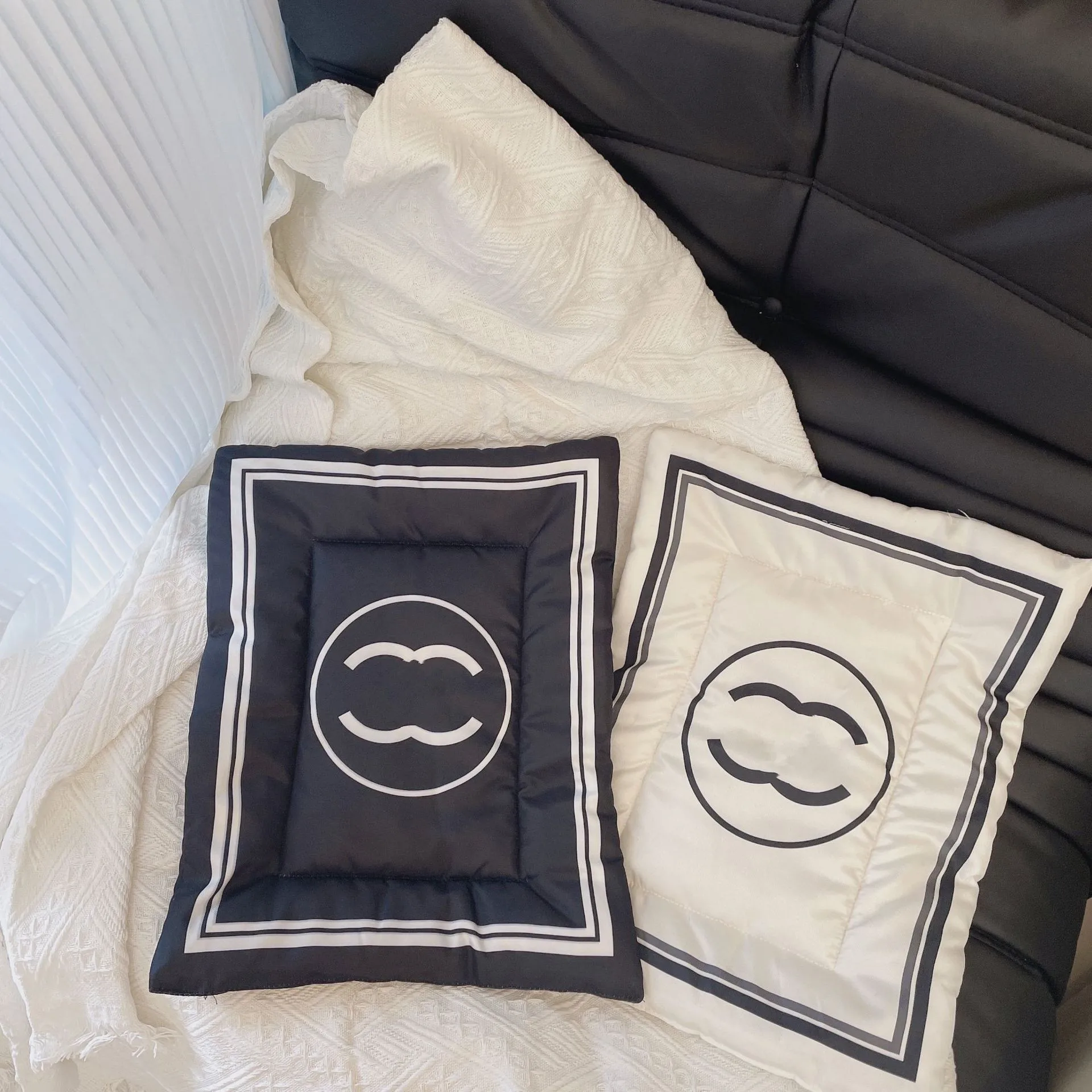 Ins Pet Sleeping Mat Four Seasons Designer Kennel Mat Cat Cage Mat Machine Washable Blanket For Dog