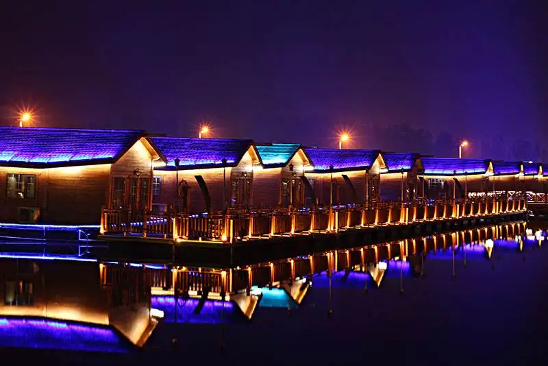 Easy assembled prefab wooden villa with balcony movable modular customized buildings house prefab modern villas for sale