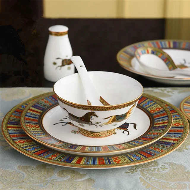 Hot Selling 4pcs Nordic Luxury War Horse Dining Room Sets Porcelain Dishes Plates With Gift Box