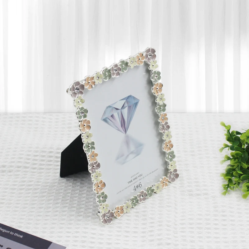 JUNLIN Novel Design Sample Style Small Colorful Flower Design Metal Classic Picture Photo Frame