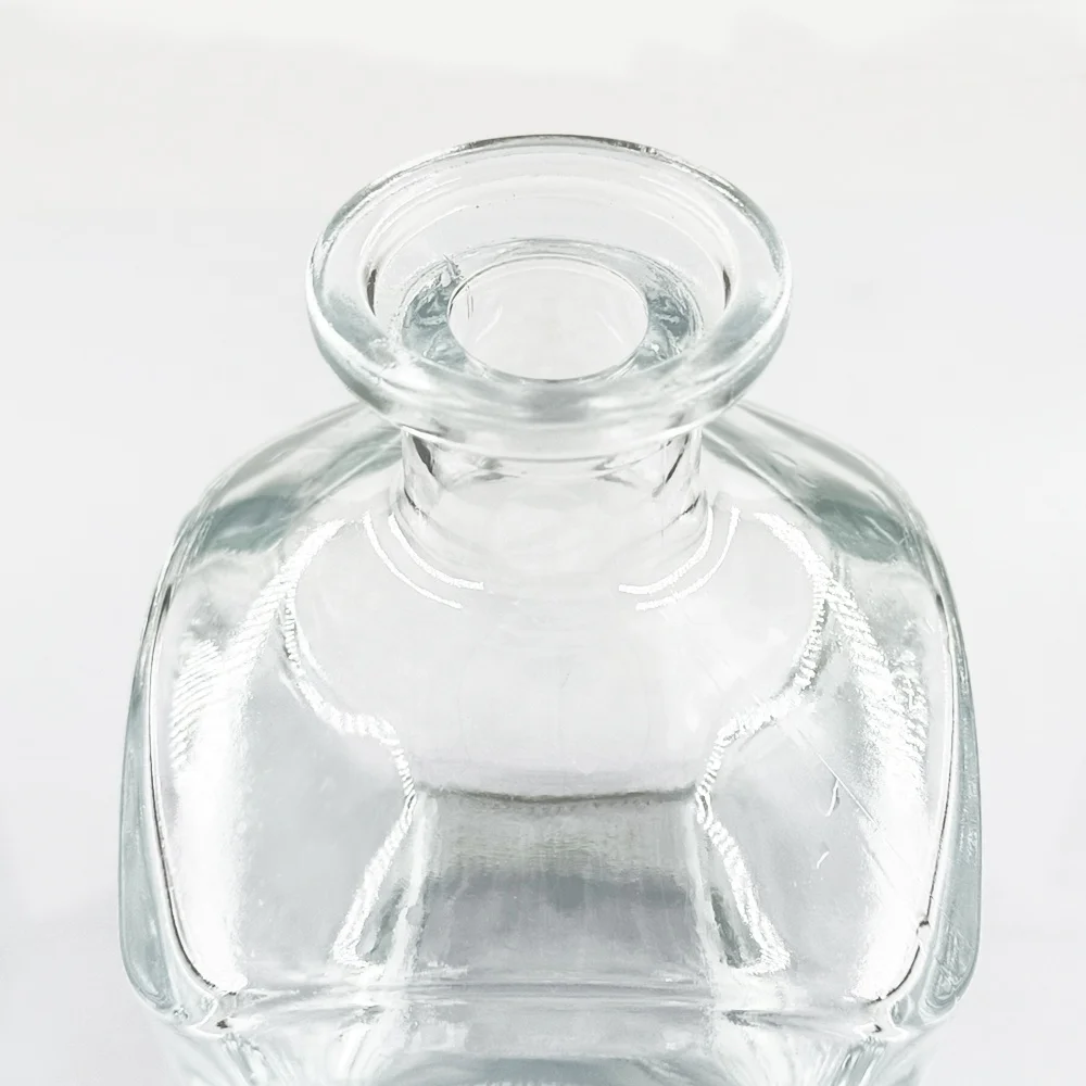 Wholesale 700ml cube Transparent 750ml Glass Bottle WIth Cork Stoppers