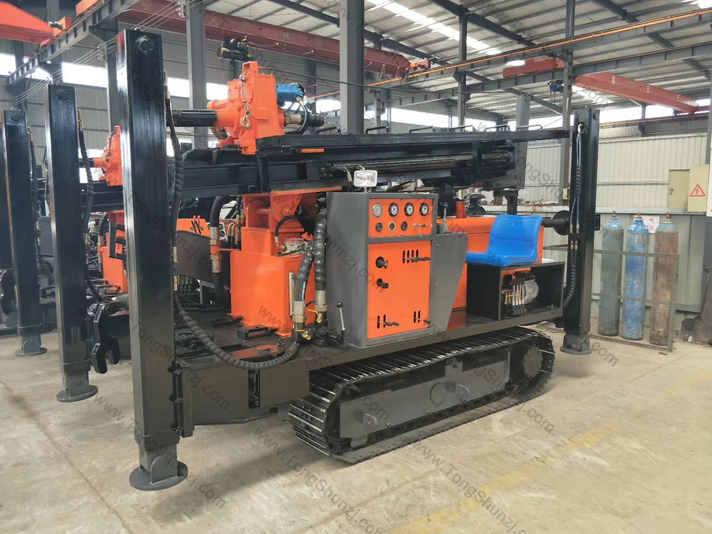 200M Mini Mobile Hydraulic Drifter Percussion Type Crawler Drill Rig Matching Equipment Shandong
