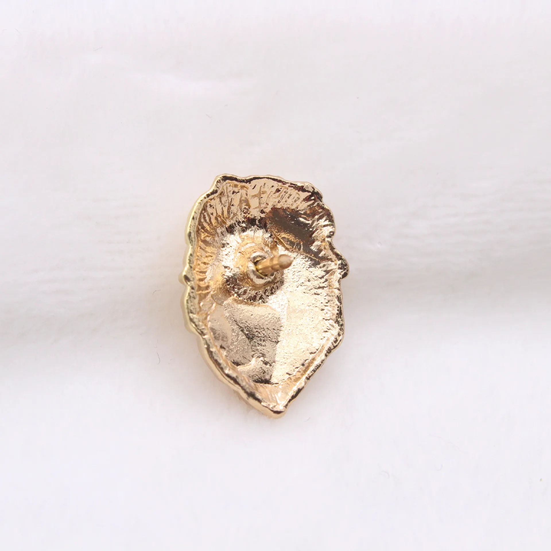 European and American  retro three-dimensional relief metal lion head men and women suit brooch