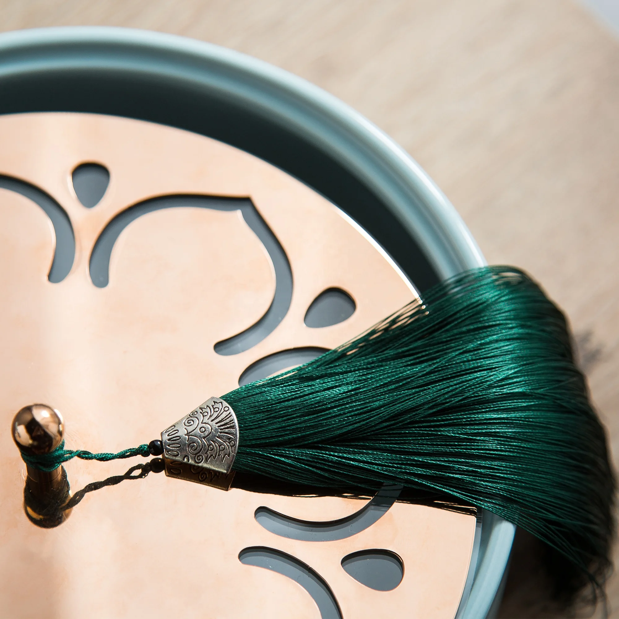 Ceramic round box golden iron lotus lid luxury service storage box for home decor