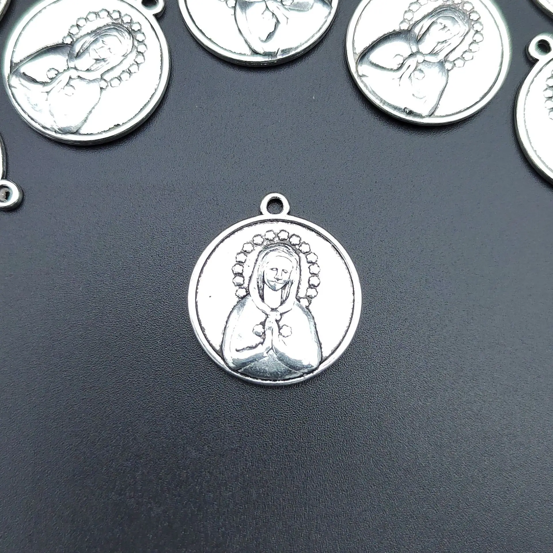 European and American jewelry accessories round portrait DIY necklace keychain pendant bracelet accessories jewelry