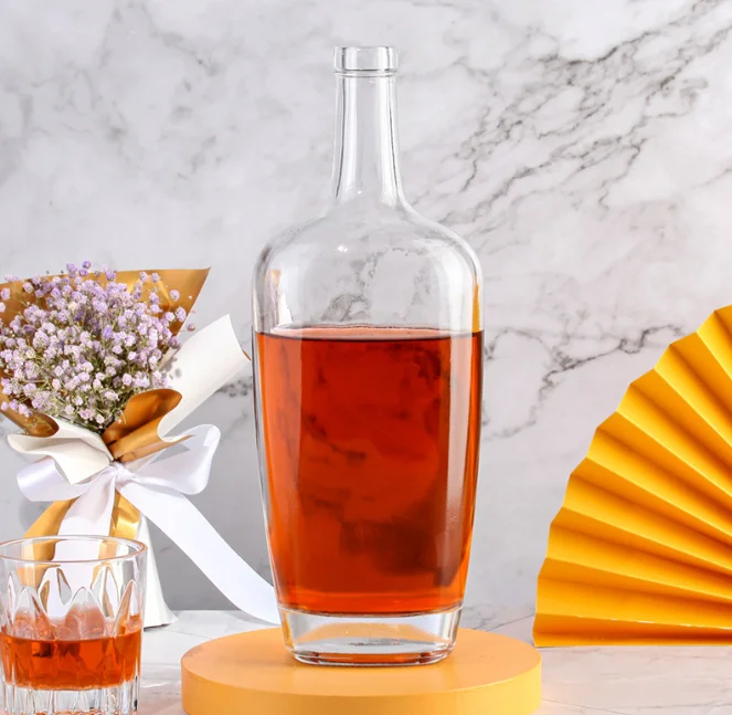 Factory direct sales classic stopper finish 700ml whisky glass bottle for alcohol whicky beverage