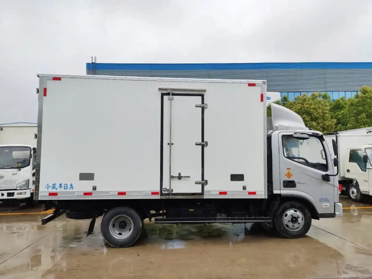 China Cheaper Price Foton 4X2 Small Van Cargo Refrigerator Truck for sale