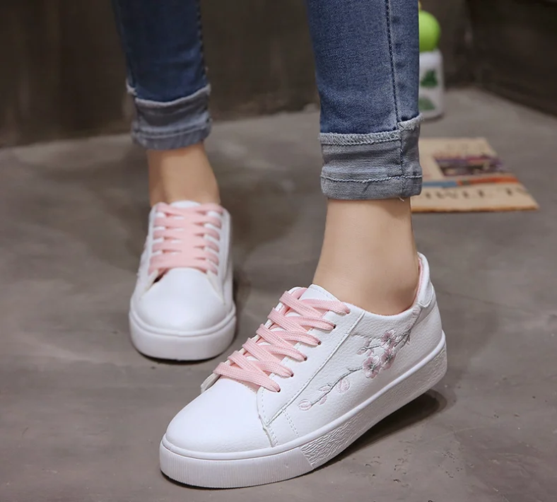 Ladies Casual Shoes Embroidered Fashion Student Shoes