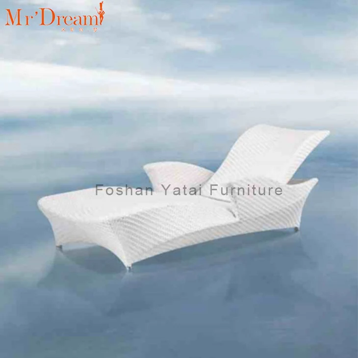 Wholesale modern rattan wicker swimming pool rattan outdoor chaise lounge chair set for patio and villa