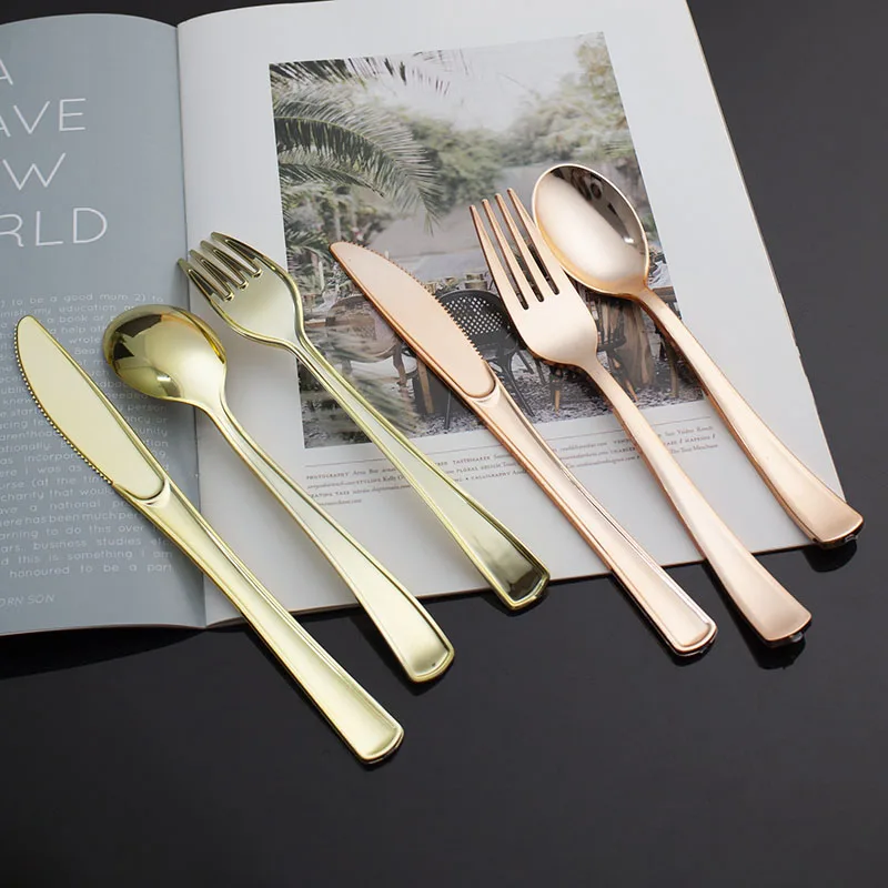 Plastic disposable party supplies kits cutlery disposable cups and round plates disposable tableware for party wedding