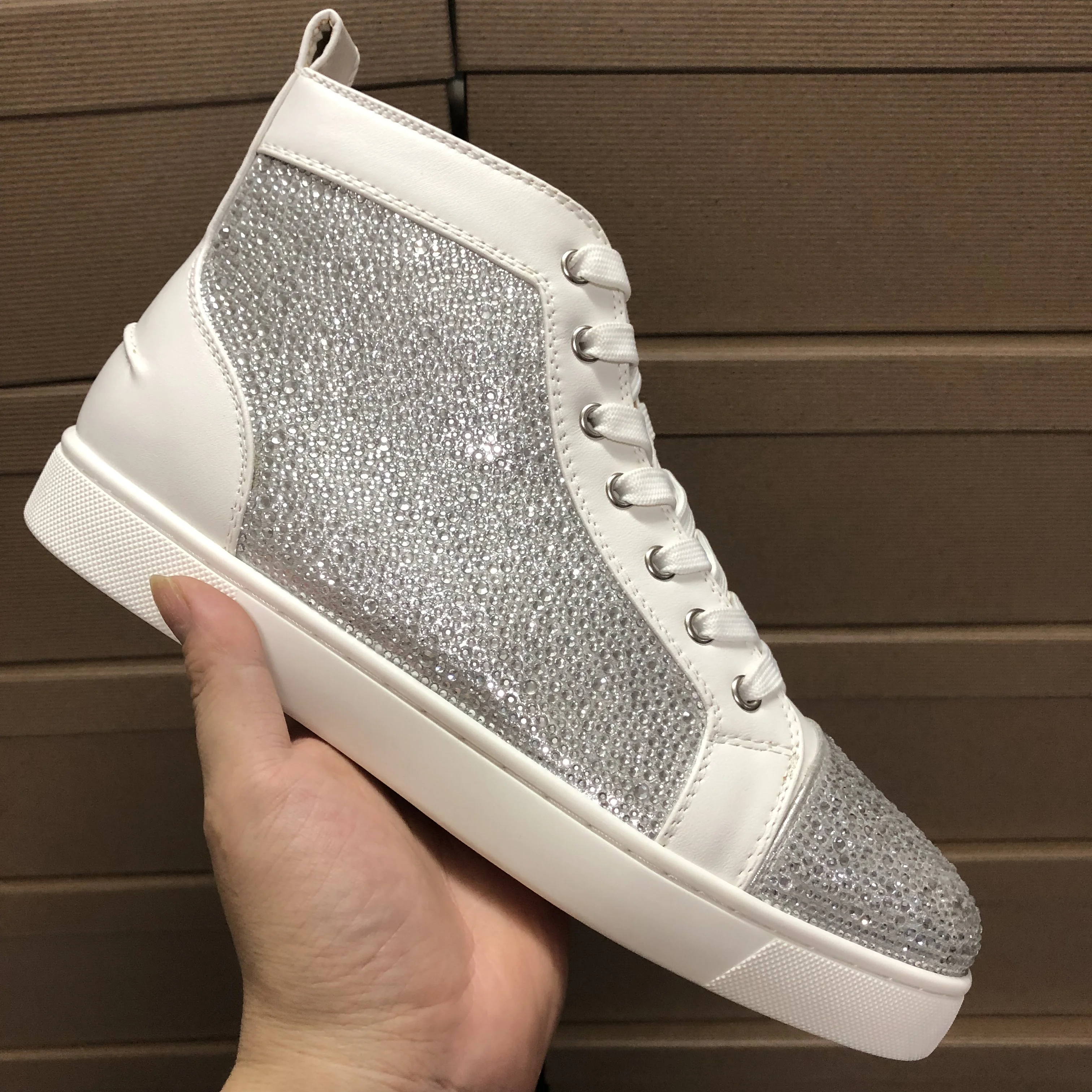 2022 Women Men High Top Diamond Rivets Shoes Leather Luxury Designer Famous Brand Red Bottom Casual Sport Sneakers