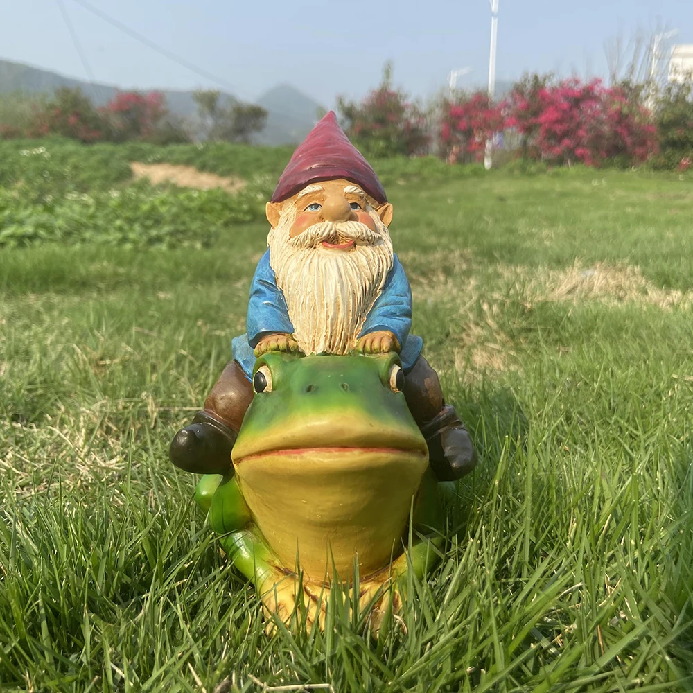 Hot selling resin funny gnomes figurine outdoor spring garden decoration resin craft gnomes sitting on frog garden decor
