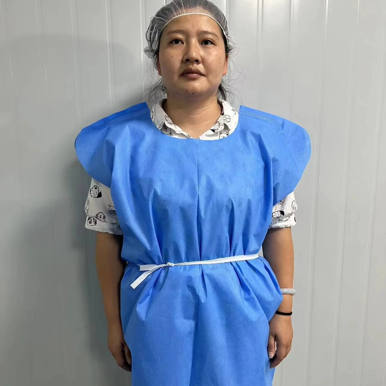 Factory direct sale cheap disposable blue water-resistance sms short sleeve medical paper patient gown cape for clinic