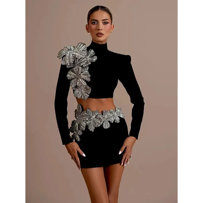 Женское вечернее платье с бусинами