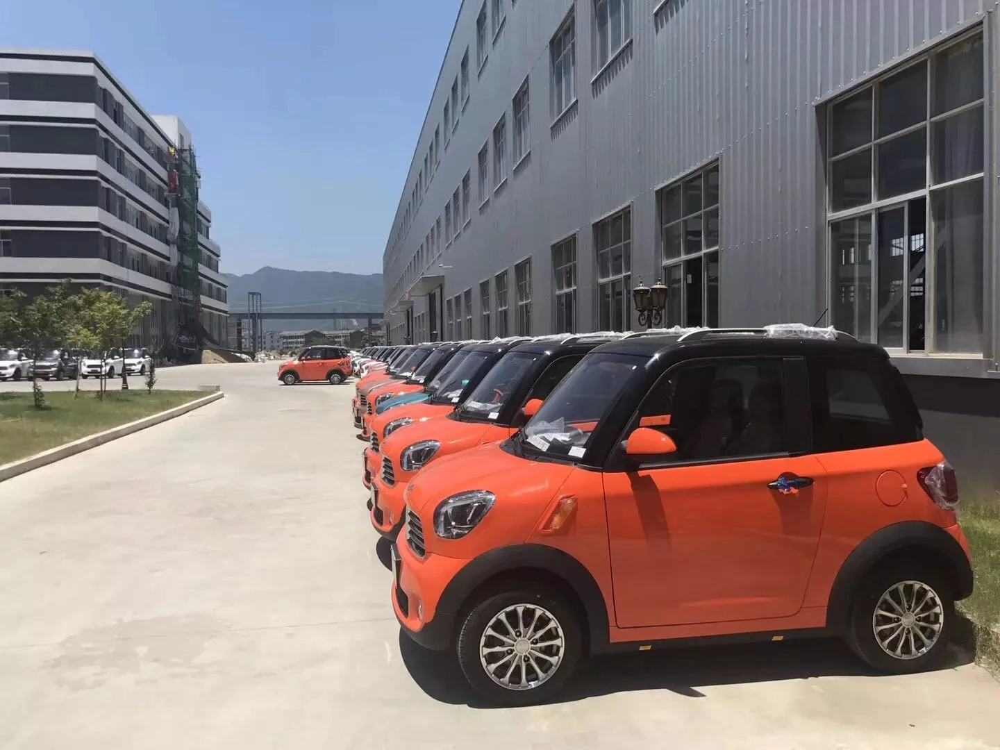  EBU Дешевая Портативная ультрафиолетовая мини-лампа на 4 колеса местный Smart Электрический автомобиль седан малолитражных