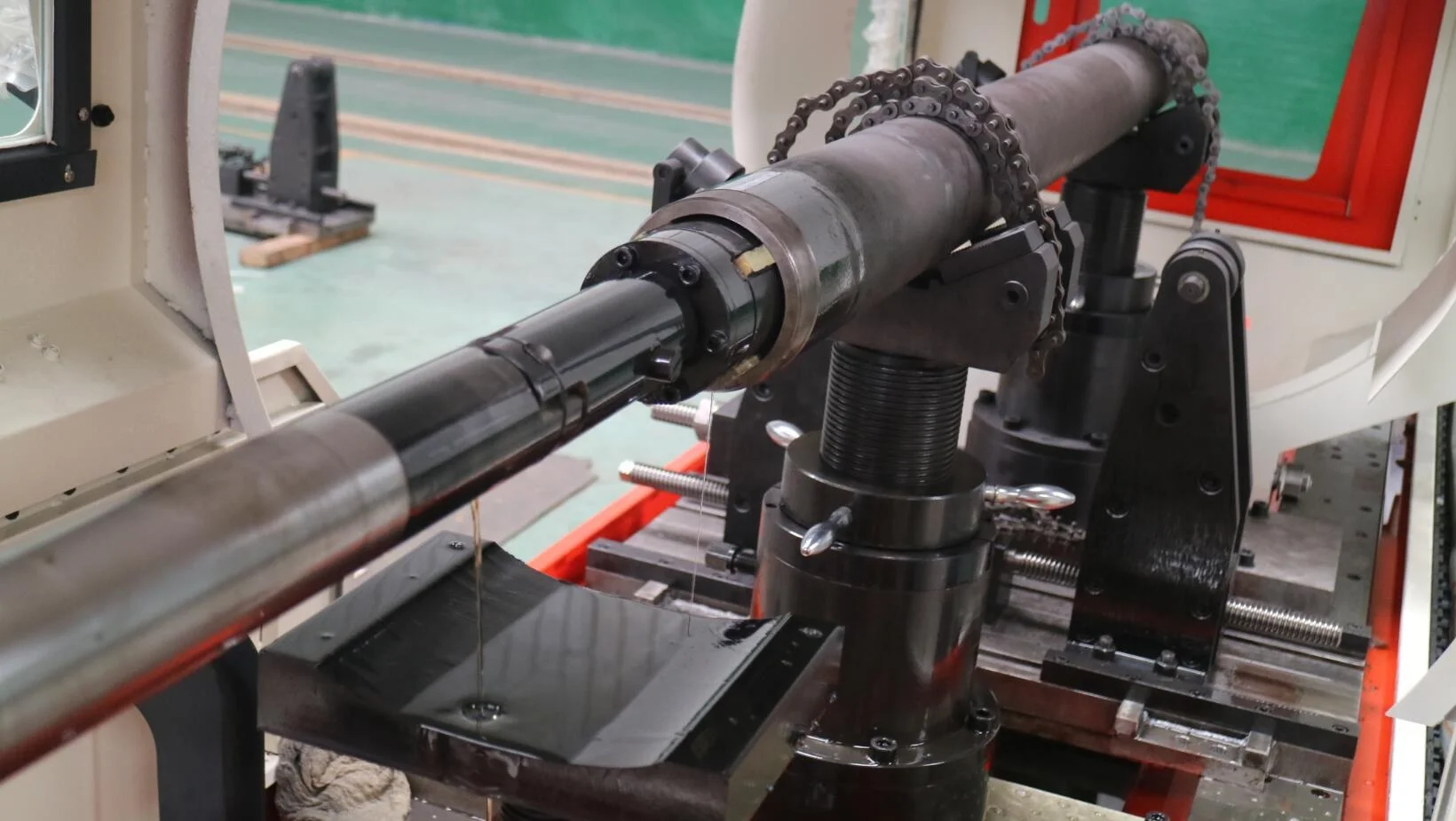 Hydraulic deep hole honing machine for mirror surface 2M2125