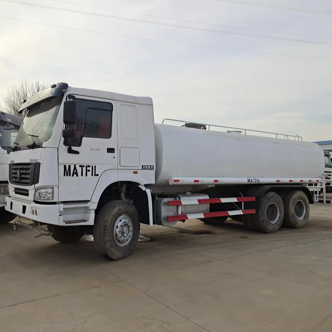 Heavy machine truck howo 6*4 water tank truck 20cbm capacity with high quality good price