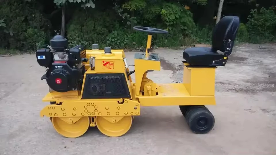 Multifunctional road repair machine 1.8 tons high performance  asphalt roller road construction tool truck flatten road surface