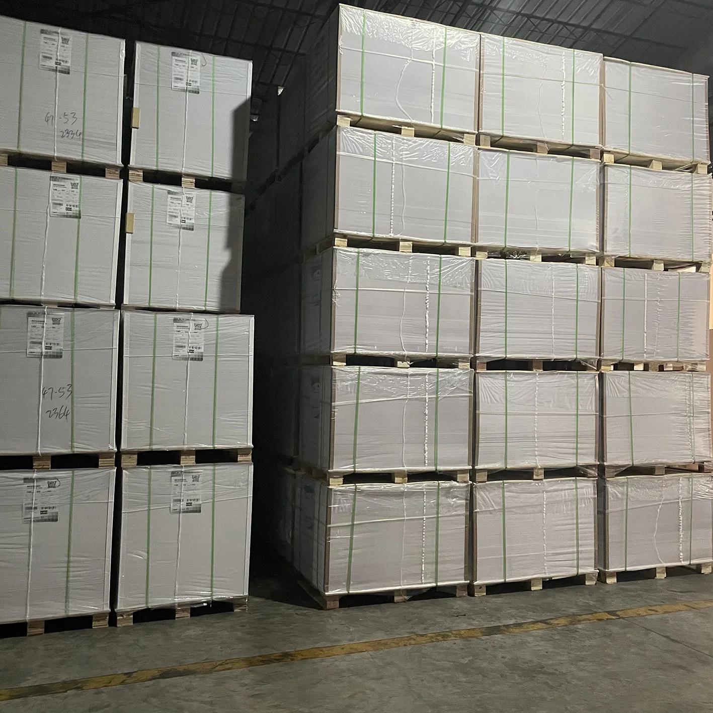 HIGH bulk White bleached card Ivory board ningbo Factory price GC2 folding boxes FBB package paper raw material rolls C1S C2S