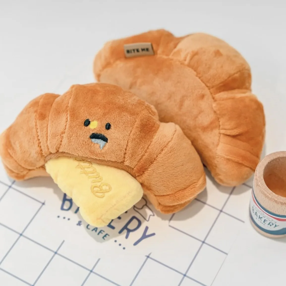 Hot Selling Pet Soft Plush Toy Cute Croissant With Butter Chew Toy Kit Squeaky Interactive Crinkle Paper Nose-work Sniff Toy