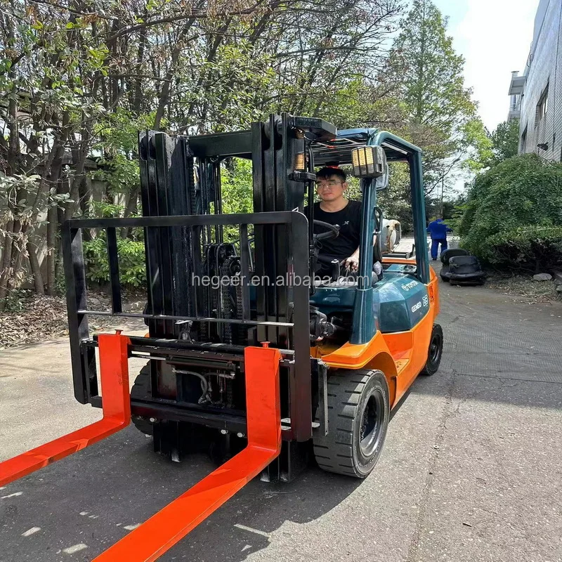 Japan original Toyota Used 2.5T liquefied petroleum gas forklift export sales high-quality small source manufacturer Jamaica