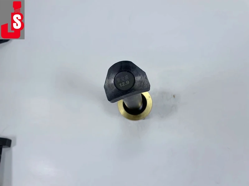 wheel bolts for HY KING KAN  GENLYON GENHOO TRUCKS rear wheel hub bolts size 22*140MM