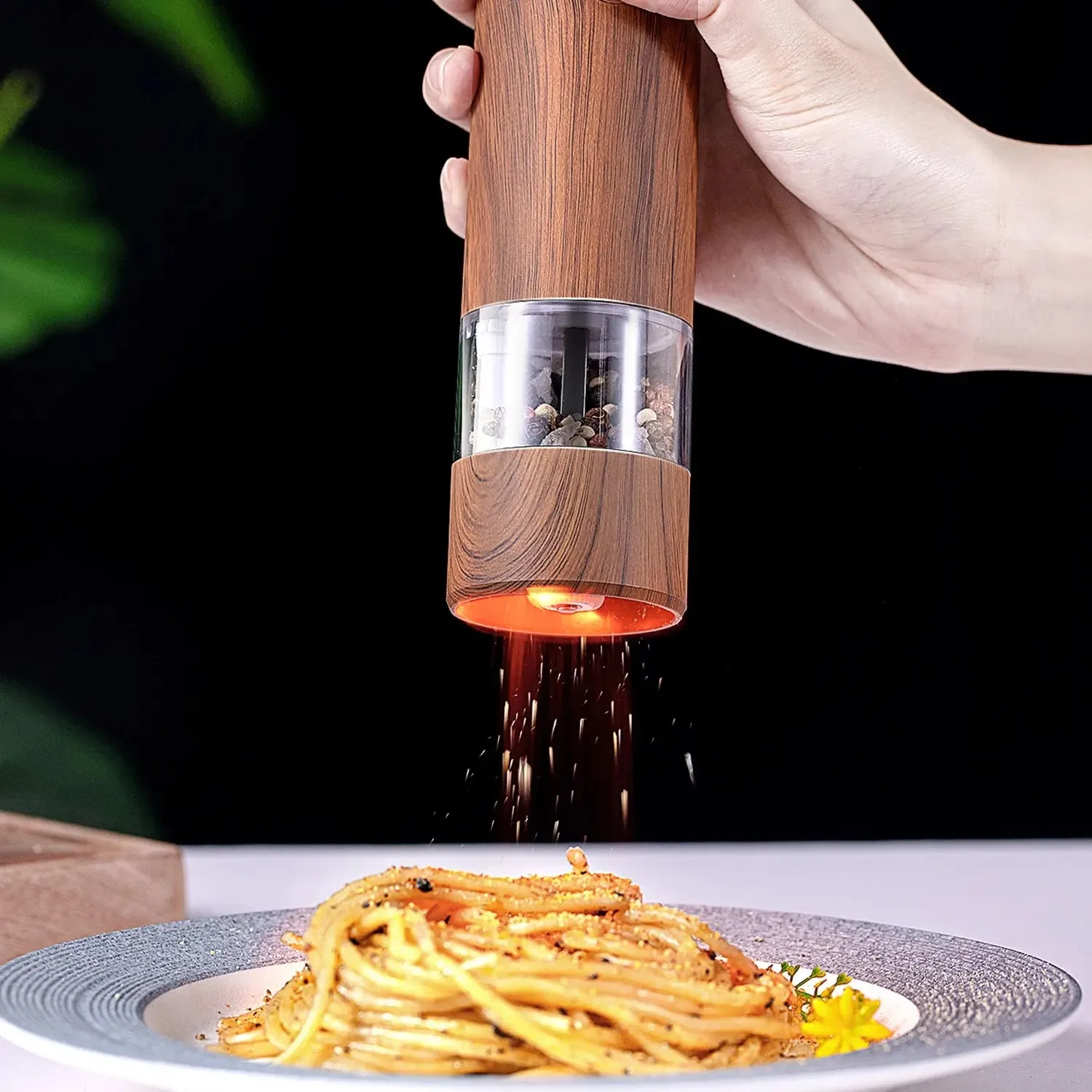 Wholesale Environmental Protection Electric Pepper Grinder USB Rechargeable Wood Grain Automatic Salt and Pepper Grinder Mills