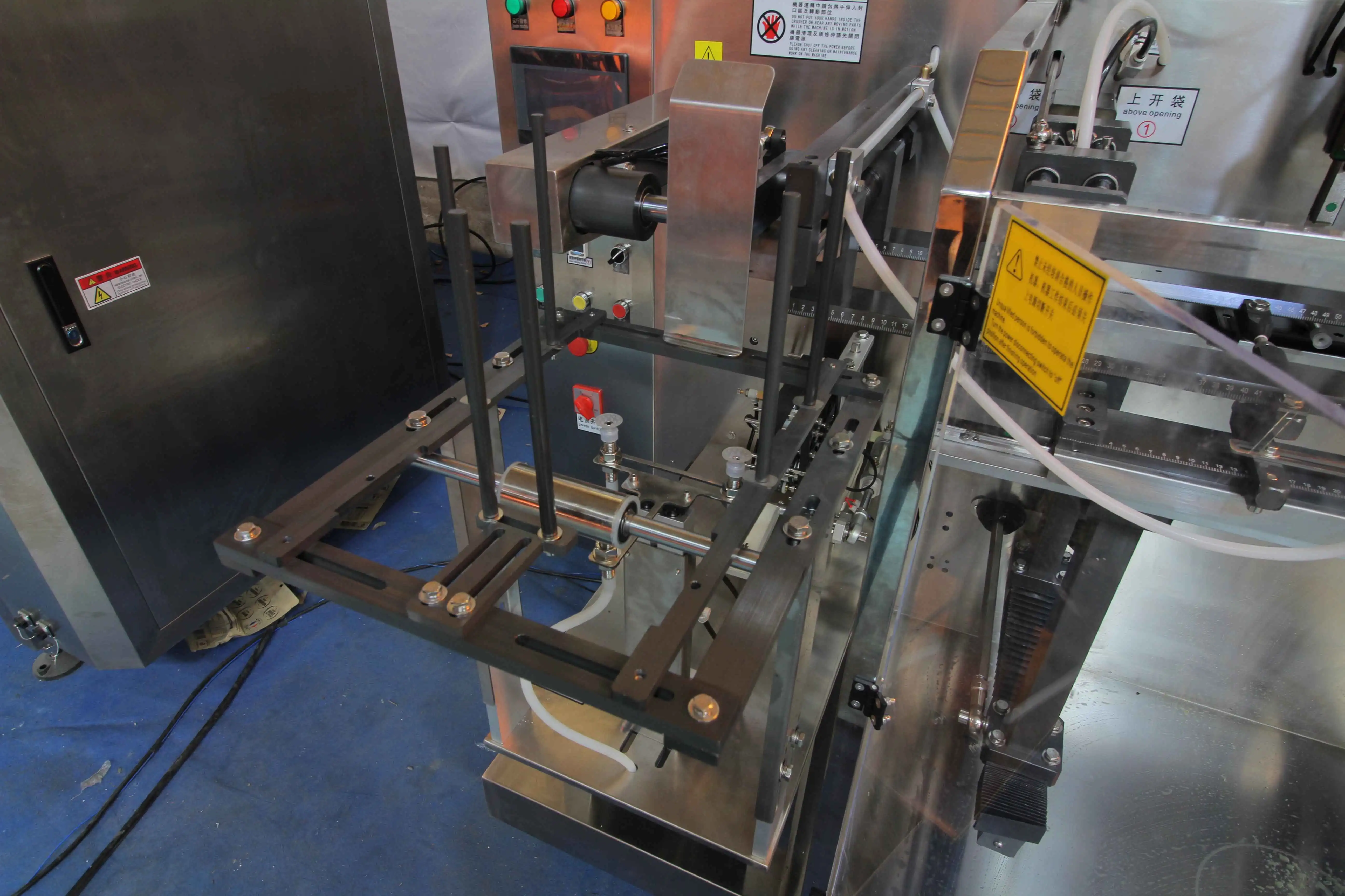 
Child Drinks Mango Grape Juice Liquid Pre-made Bag Nozzle Filling Packaging Machine 