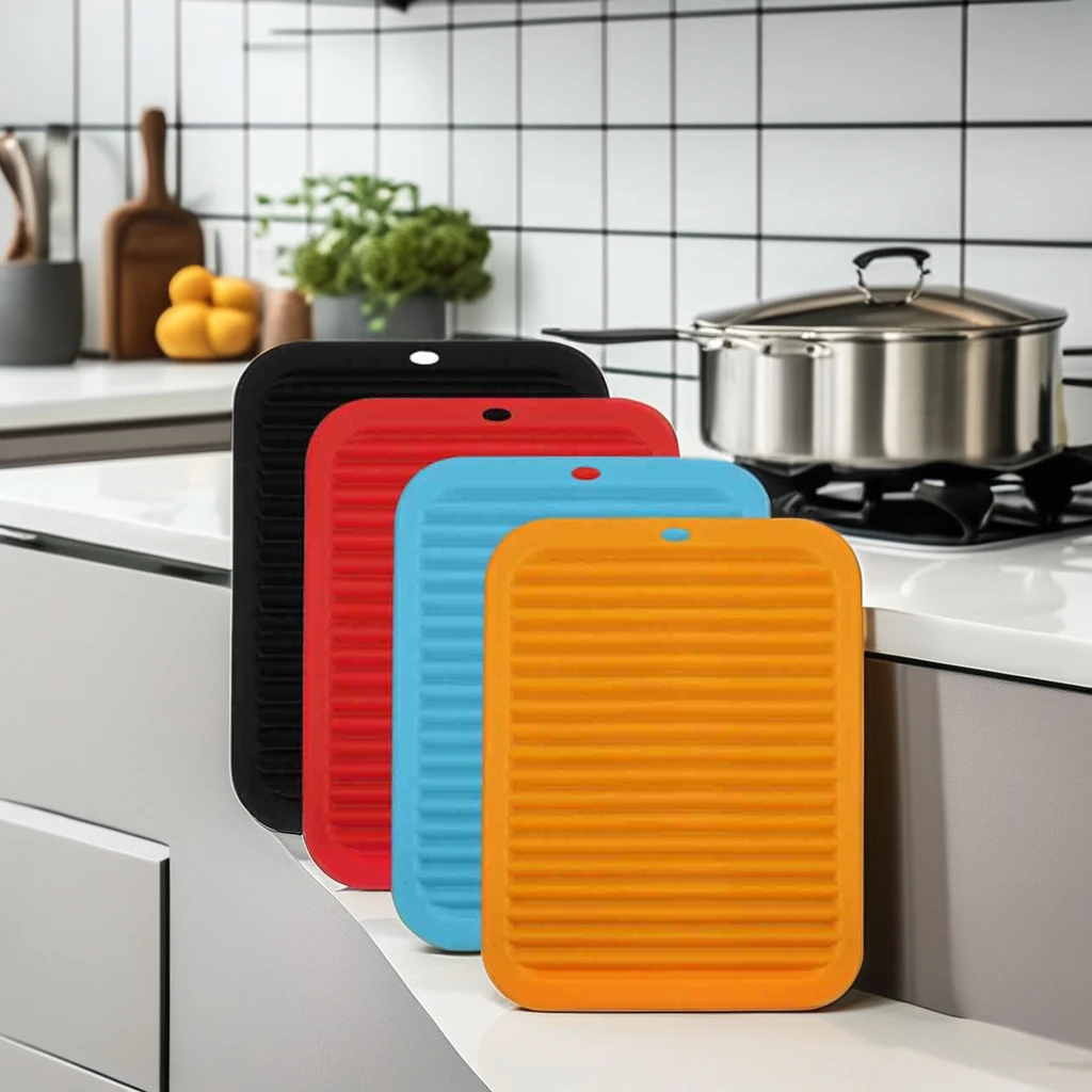 Modern 30 x 23 cm Silicone Collapsible Drain Pad Kitchen Counter Trivet & Drying Mat for Table & Draining Board Mat