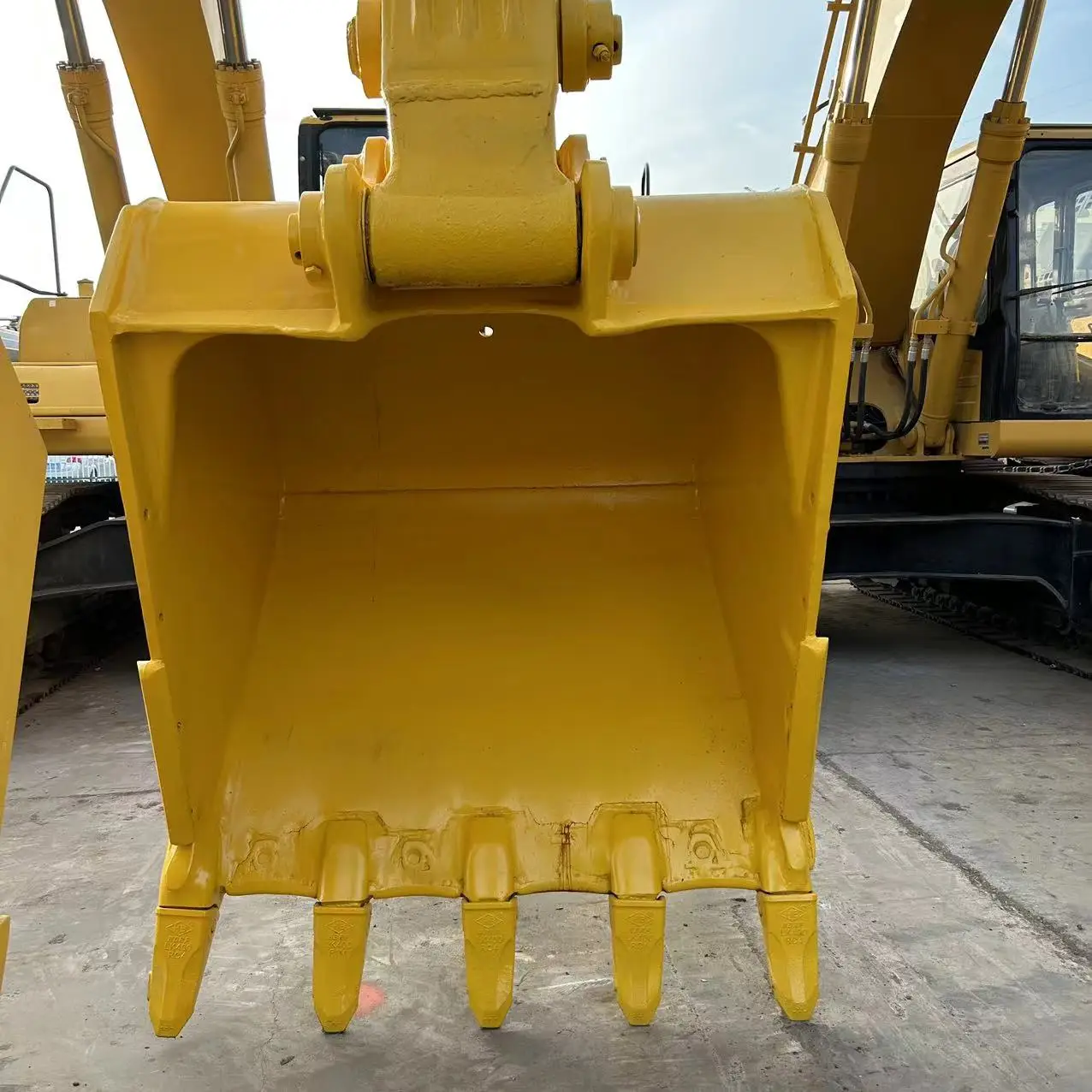Great Promotion Premium Quality Used  Crawler Excavator PC 400 With High Efficiency Energy Saving Spacious Cab Space