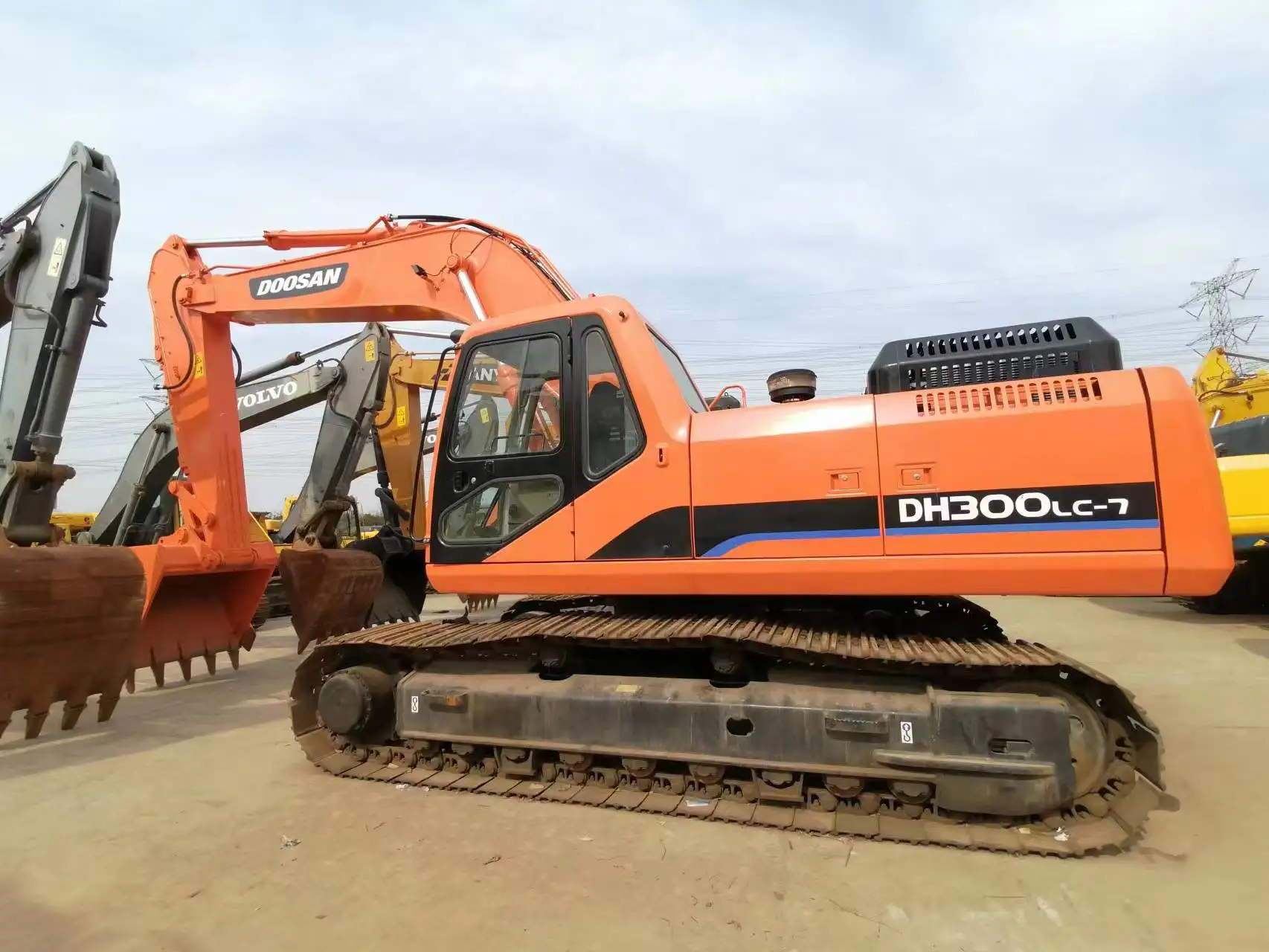 Б/у экскаватор Doosan dh300 Корея импортный Рабочий вес 33 тонны