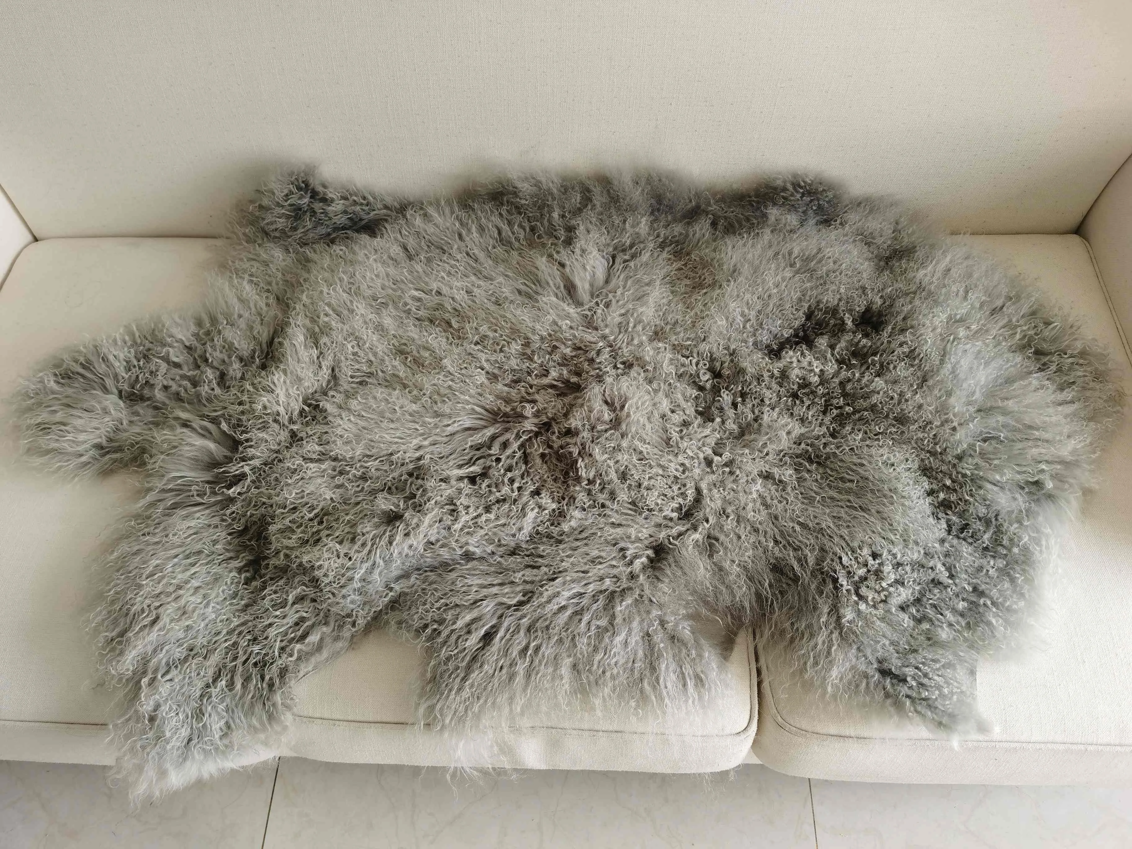 Light Gray Curly Fur Soft Wool Plate Real Mongolian Lamb Skin Curly Fur Rug Tibet Sheepskin Hide