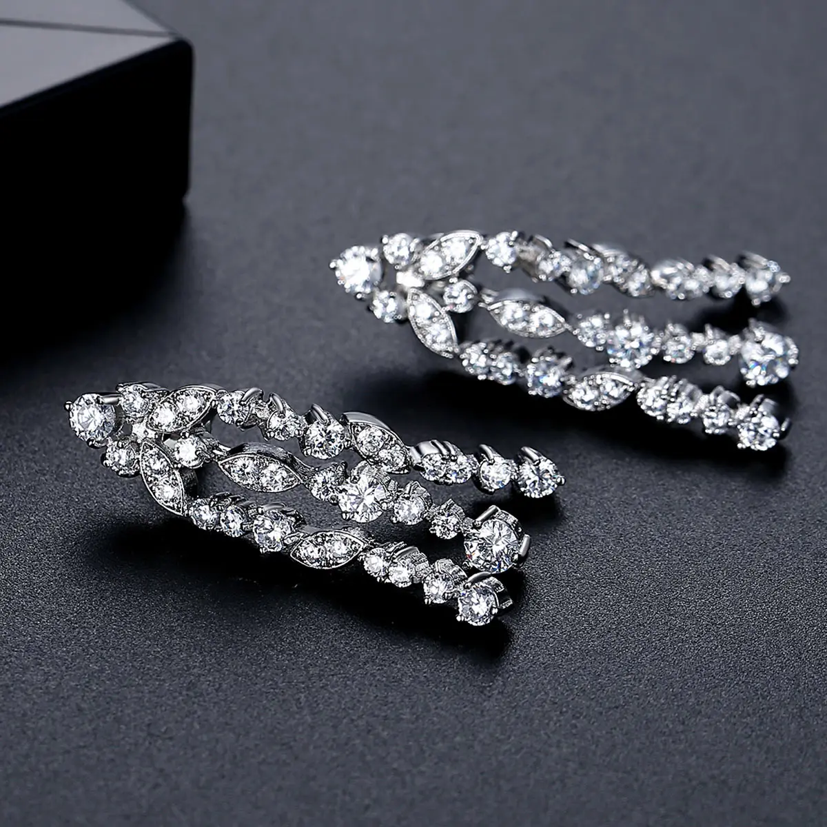 LUOTEEMI Fashion New Brand Wholesale Women Luxury Zircon Diamond Bridal Long Tassel Wedding Earrings for Women