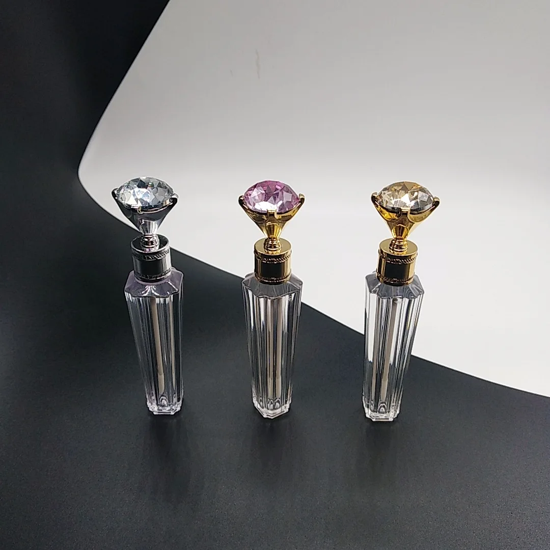 2021 New design empty lip gloss tubes container with diamond cap for private label
