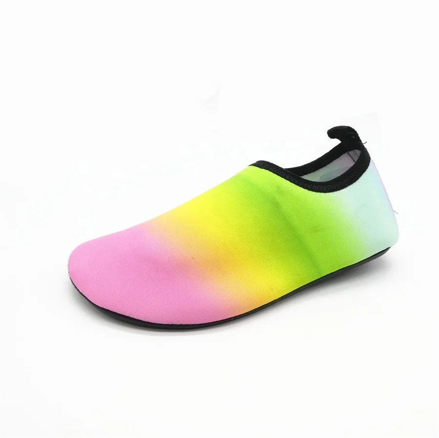 2021, Детские акватуфли унисекс, акватуфли, акватуфли из термоэластичной резины, черные, с принтом, Нескользящие, на мягкой подошве, быстросохнущие