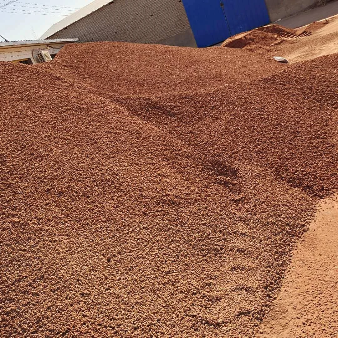 Внутренний двор расположен с большим количеством дешевой лавы пемзы/вулканической породы Красной вулканической породы, произведенной в Китае