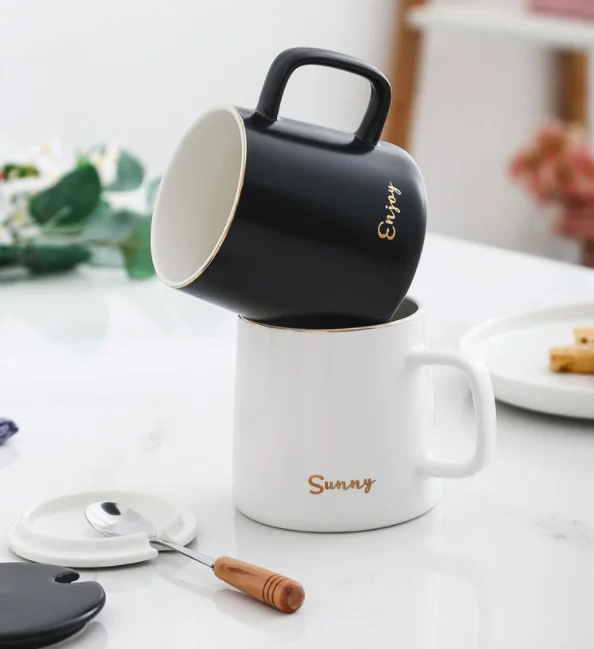 Promotional European Style Gold Line Decal Souvenir Gift Couple Cup Porcelain Ceramic Mug with Spoon and Lid