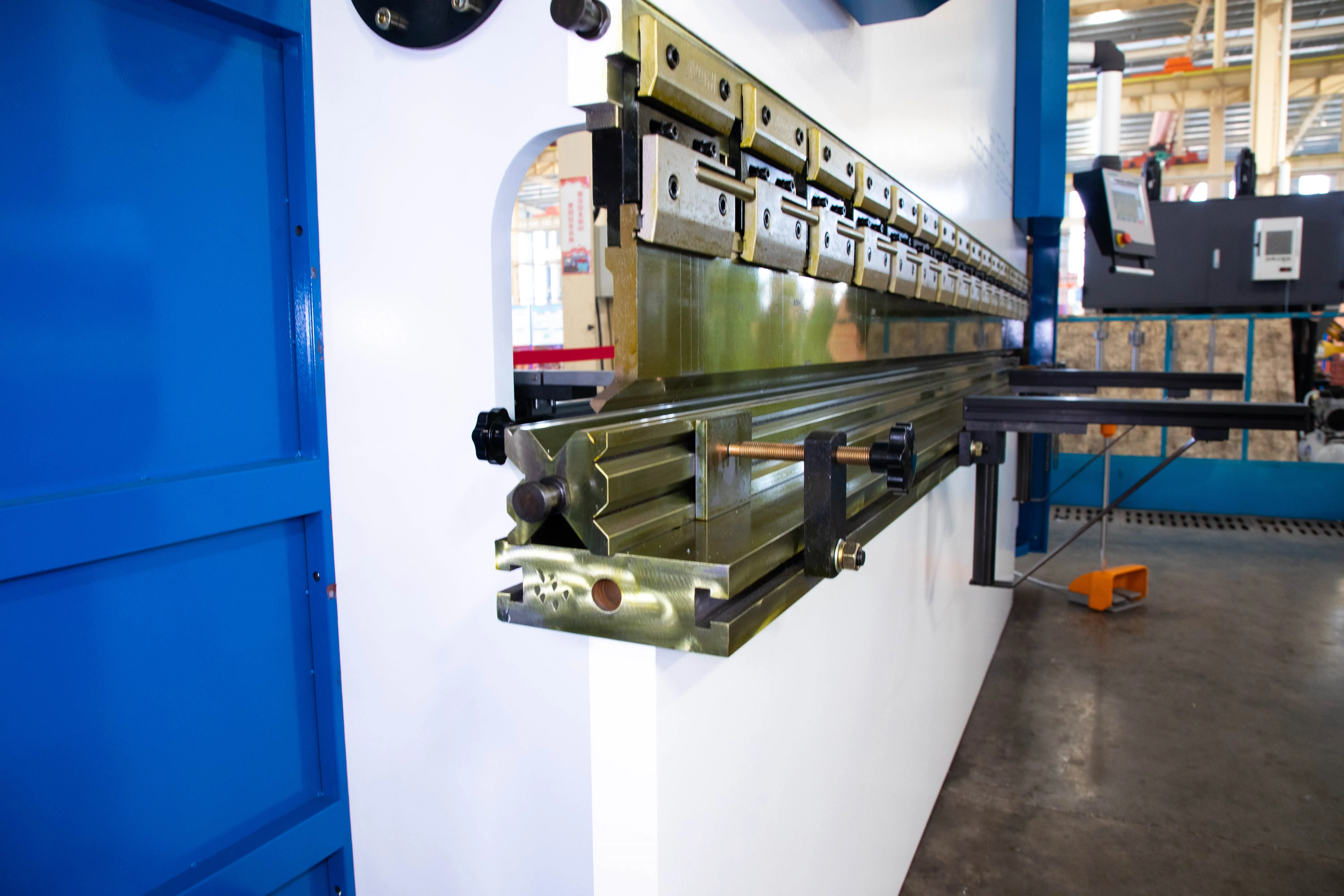 ADH 250t/3200 Bending Machines Hydraulic Cnc Bending Machine And Standard Press Brake With Da53t Controller