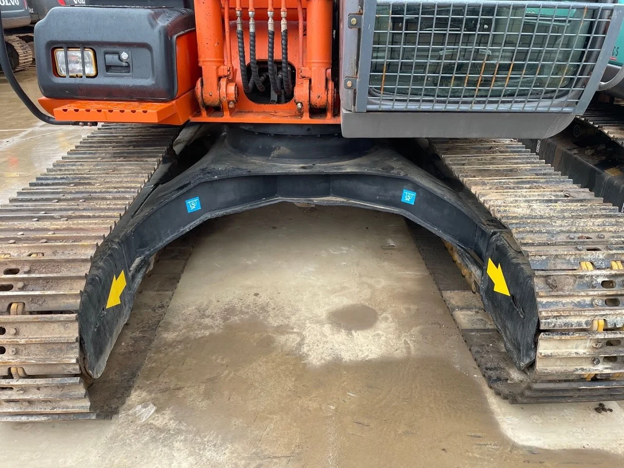 
12 ton used Hitachi ZAX120 excavator is on sale at a low price 
