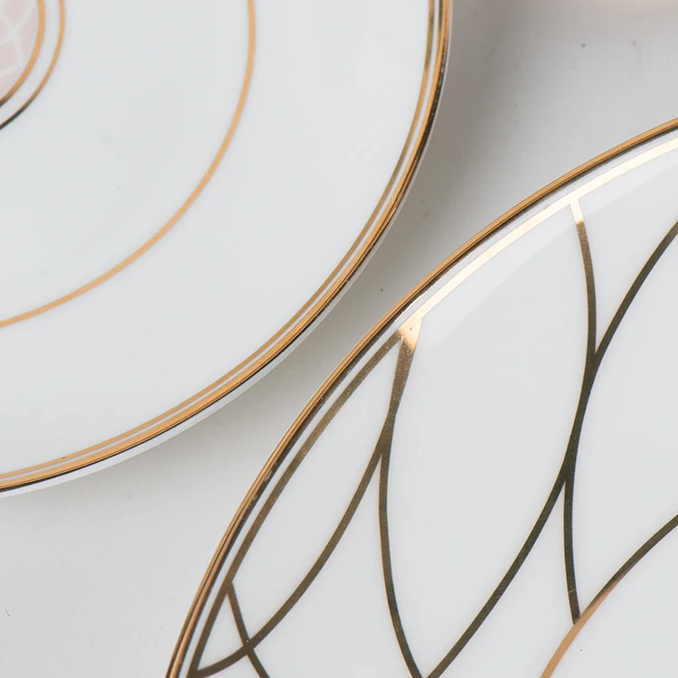 Wholesale European dinnerware sets dinner plates with gold trim for restaurant
