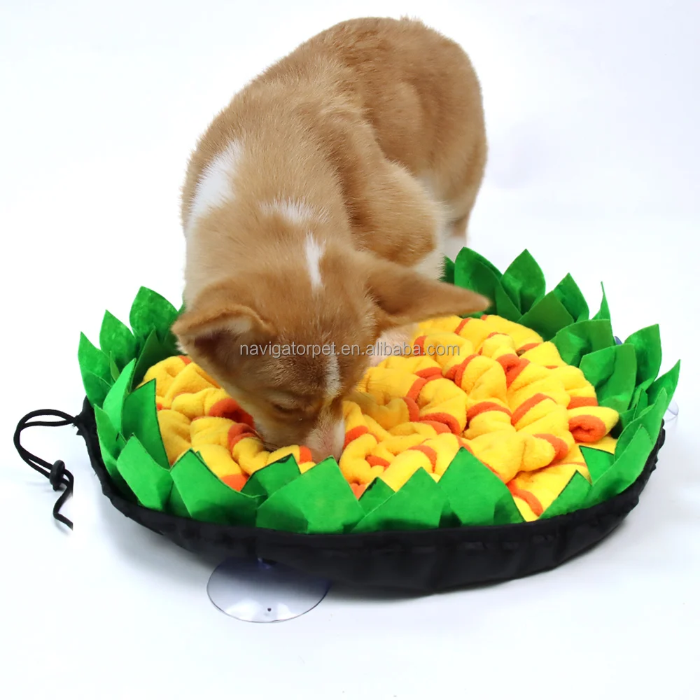 Hot Selling Shrinkable Dog Sniffing Mat Pet Puzzle Blanket Stress Release Snuffle Mat