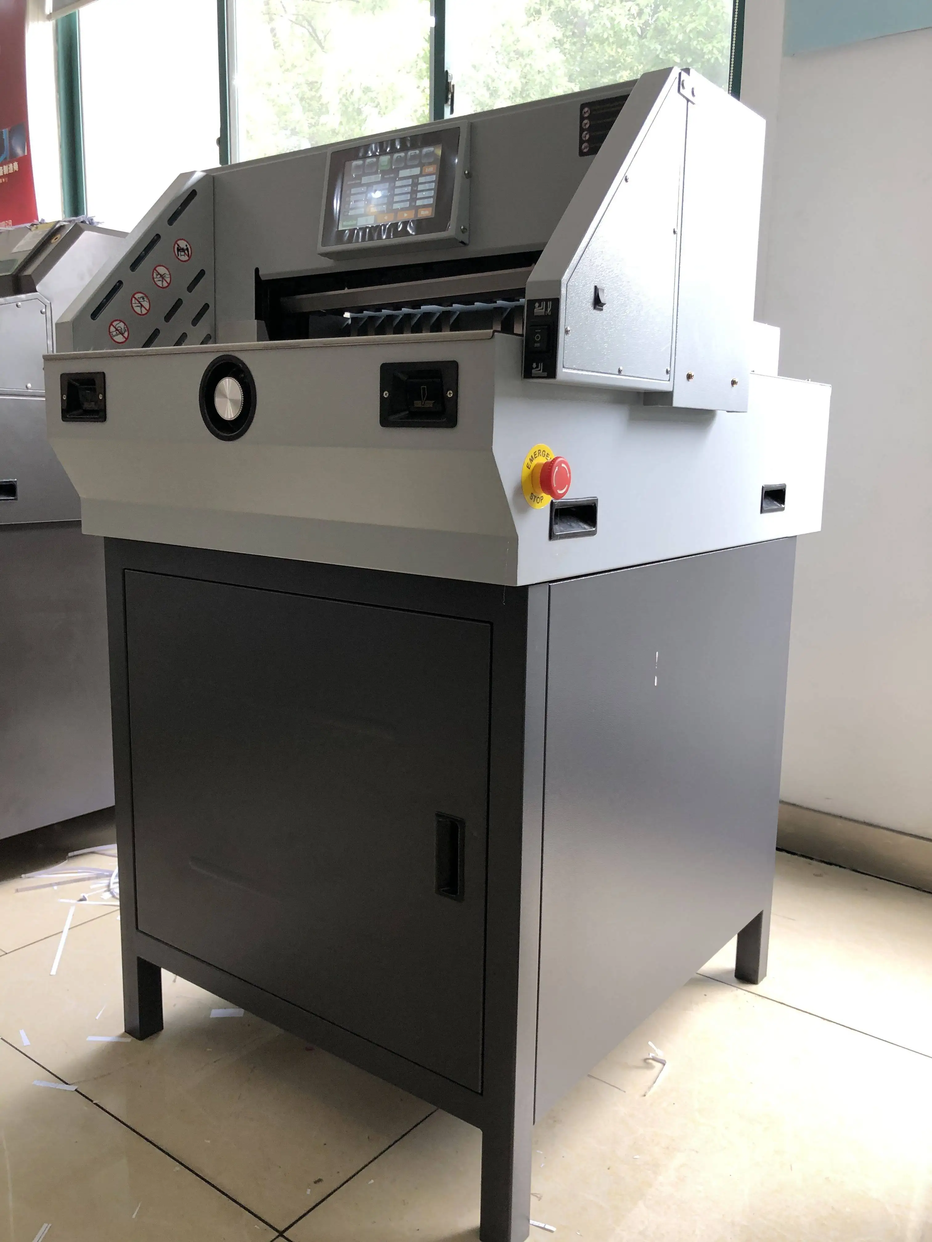 E490T Factory price electric table top guillotine paper cutter paper automatic cutter cutting machine
