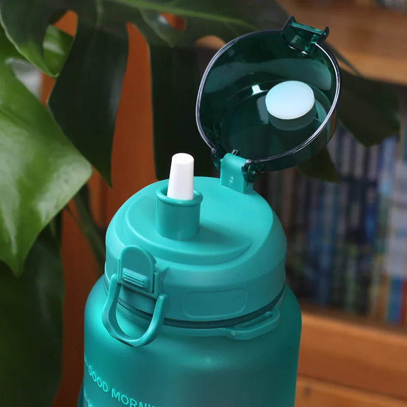2200ml Amazon Hot Sales Plastic Water Bottle Colorful PC Large Capacity Sports Bottle with the Handle and Straw