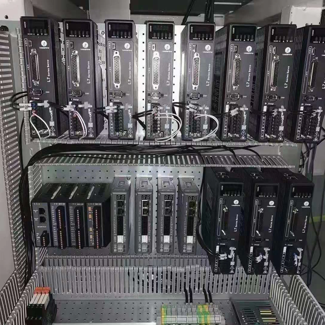 Automatic labeling machine side surfaces self adhesive labels round flat square bottle tuna cans essential oil perfume