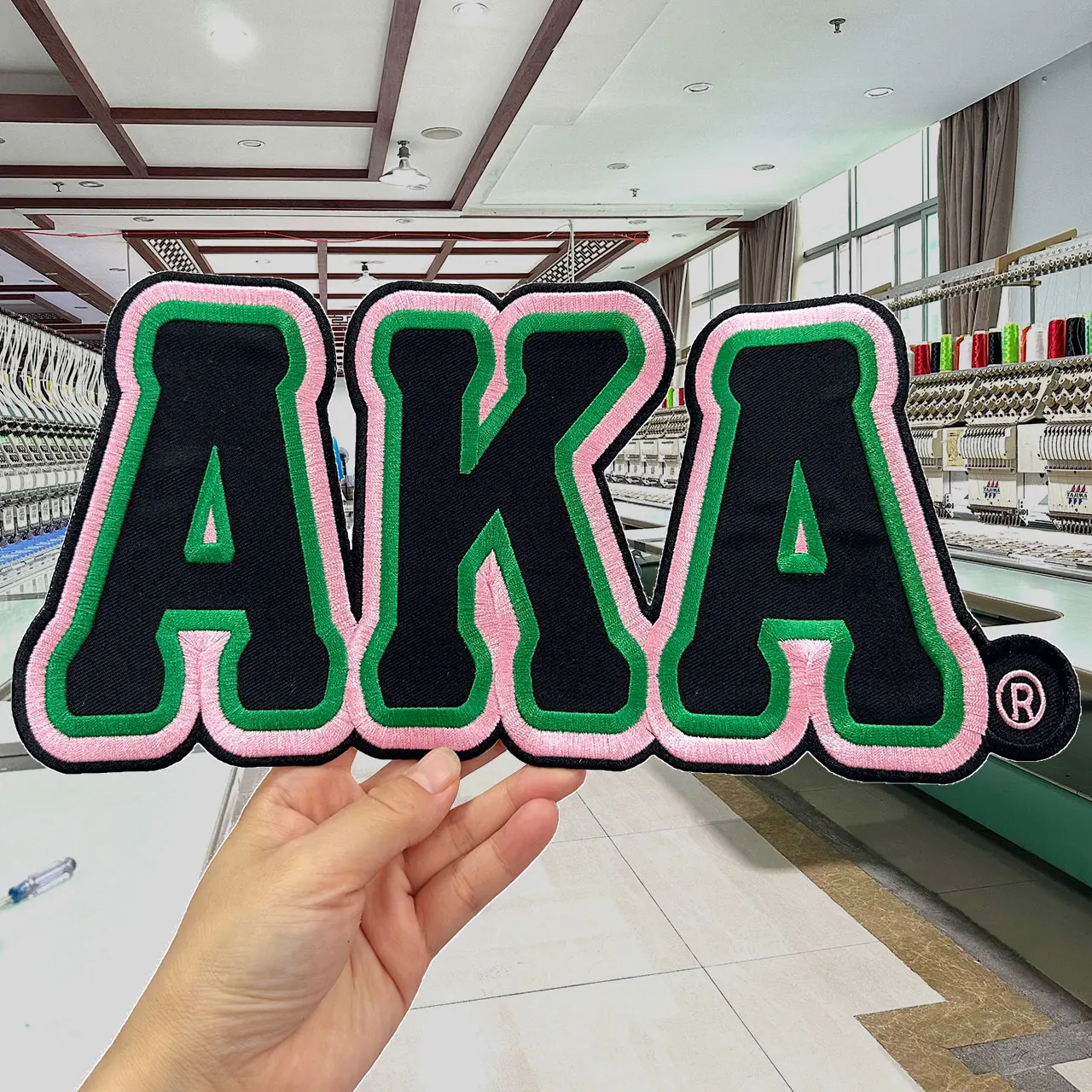 Wholesale Custom pretty Letter Chenille Embroidered Iron On Patch  Varsity Letter Chenille Embroidered Patches For Jacket