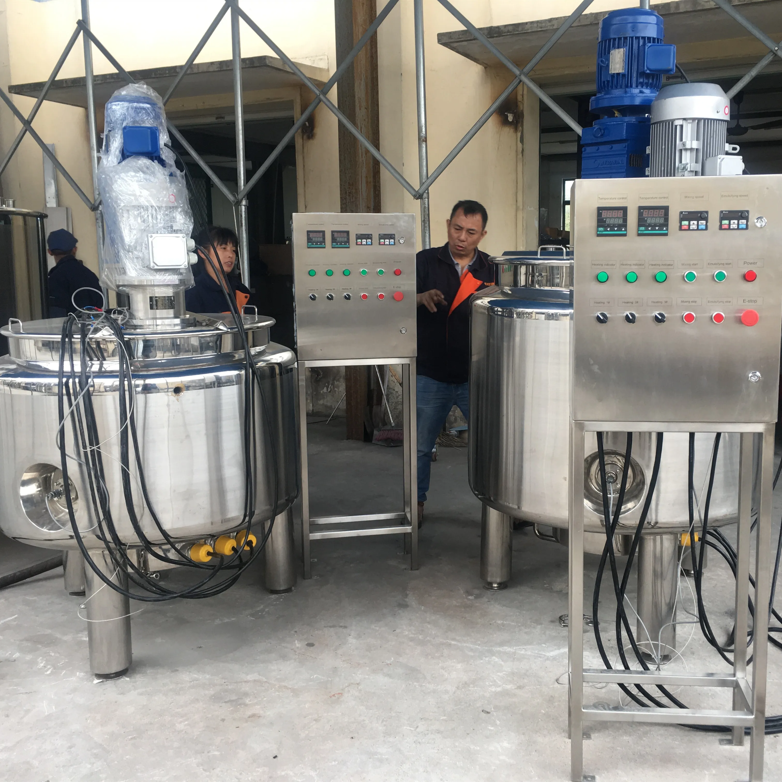 Stainless steel Mixing Equipment With Agitator And Emulsifier Electric Heating Mixing Tank